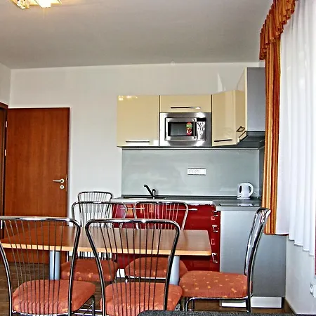 Hotel Hartman דירה *